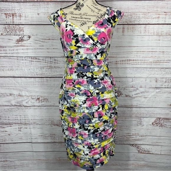London Times Dresses & Skirts - London times Dress career cap sleeve v-neck colorful size 6 Floral dress